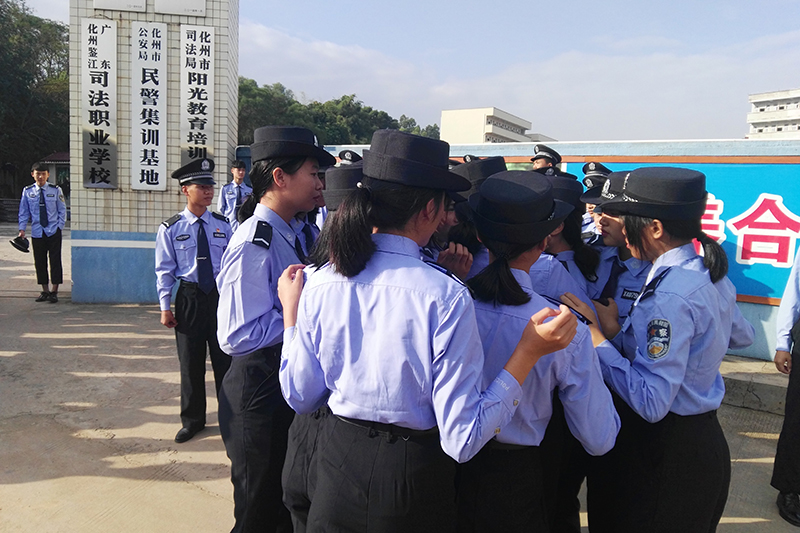 我校歡送十名女學警赴深圳公安局龍崗分局就業